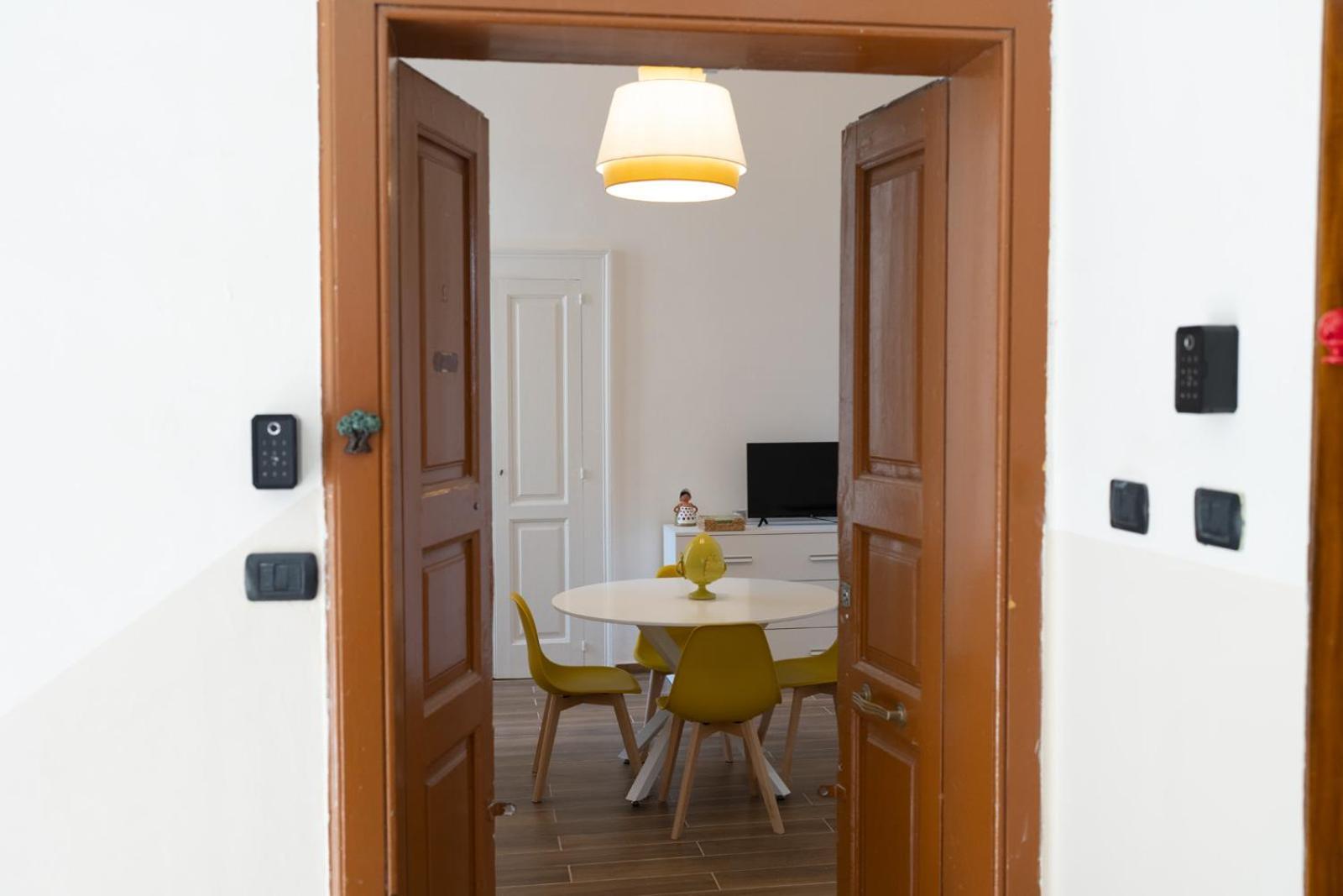 Palazzo Manzoni Apartments Bari Room photo