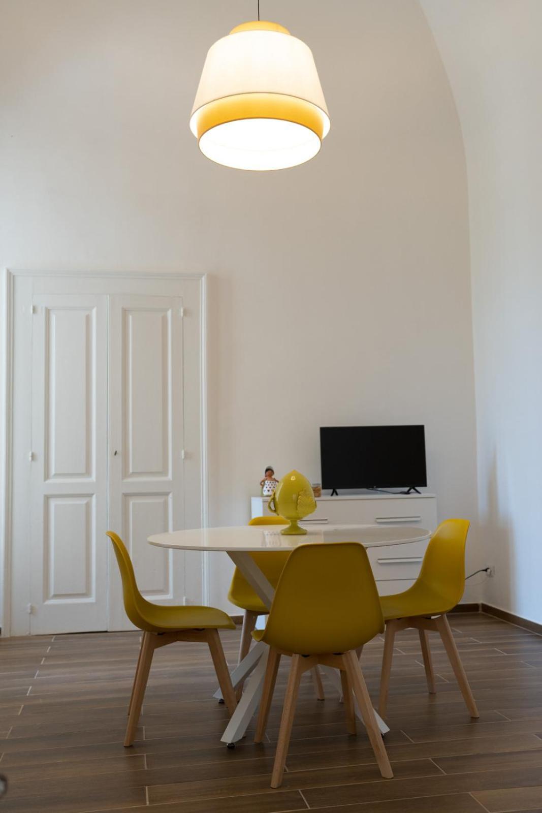 Palazzo Manzoni Apartments Bari Room photo
