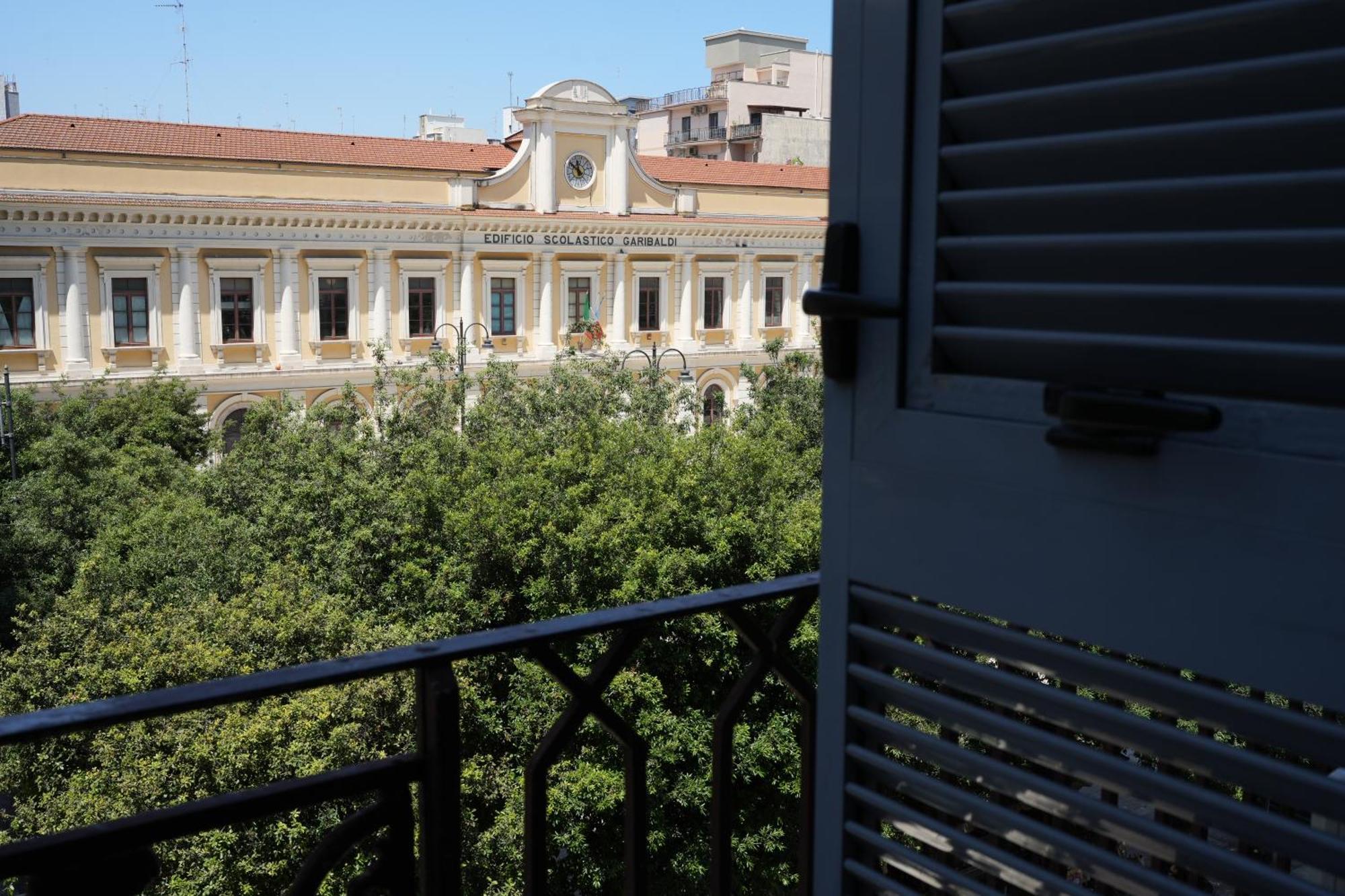 Palazzo Manzoni Apartments Bari Exterior photo